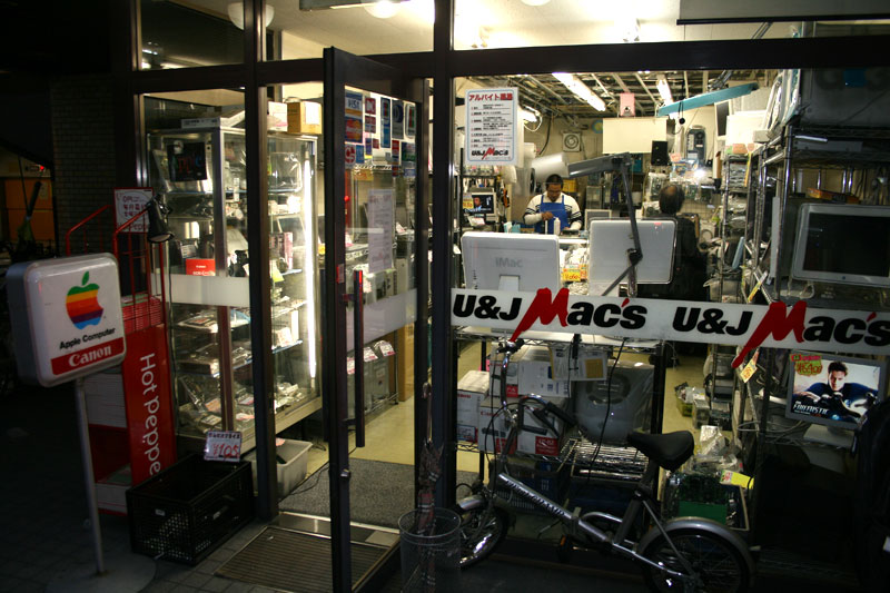 Illustration for article titled Akihabara's U&J Macs is a Museum to, and Graveyard of, Old Macs